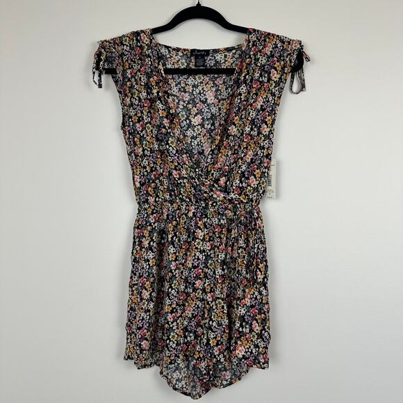 NWT Justify Womens Cap Sleeve Plunge V-Neck Black Ditsy Floral Romper Medium - Picture 1 of 10